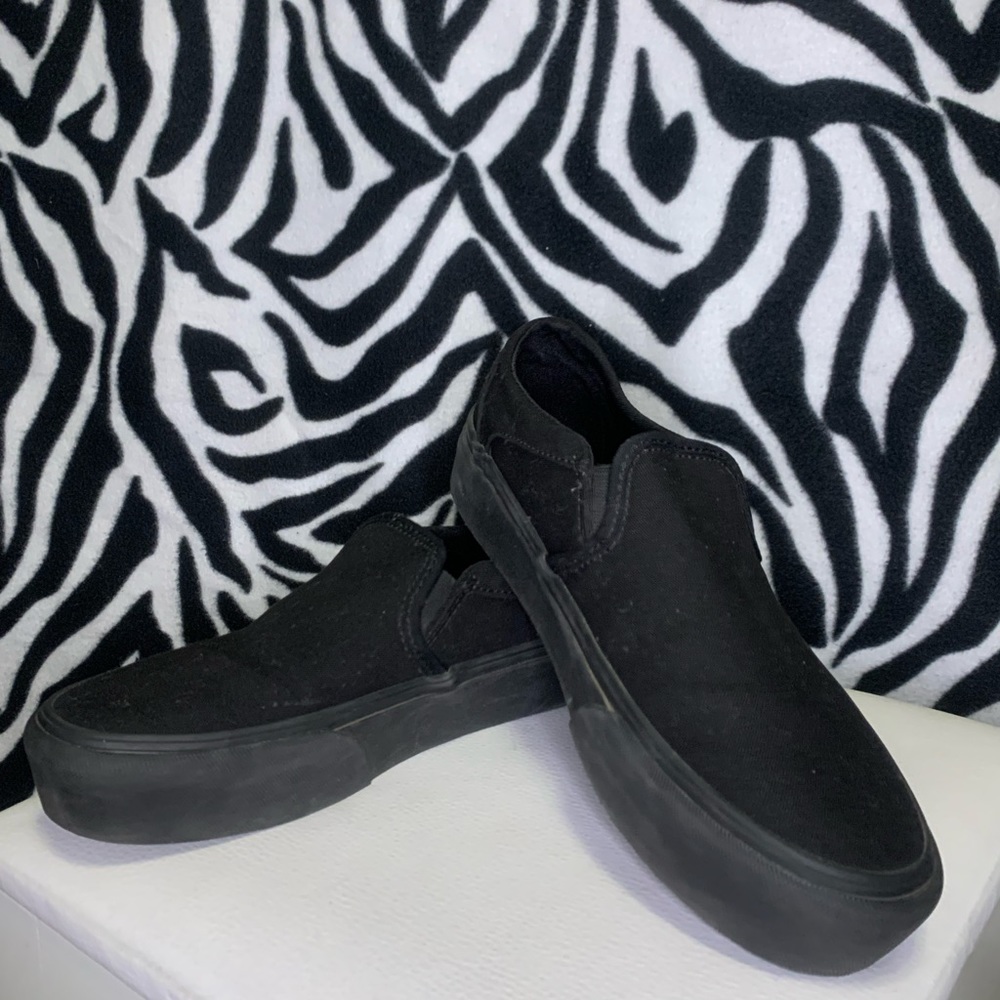 WOMENS size 7.5 Black platform vans